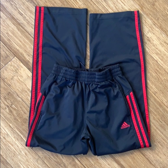 ☀️ 3/$36 or 2/$30 
ADIDAS Boys Black/Red Jogger Sweatpants sz Med - Picture 2 of 4